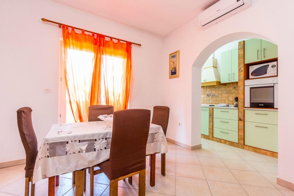 Apartment Mirjana Pula Room photo